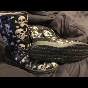Size 11 black and gray Skull Ugg boots